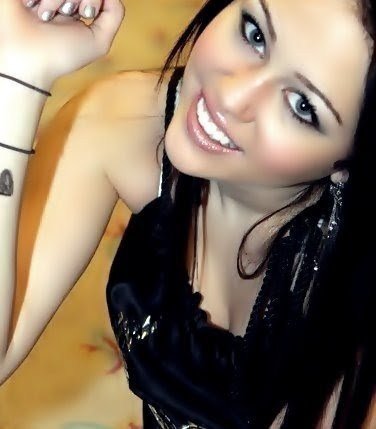 45069_133866053324748_100001040635899_169914_2216803_n - miley cyrus