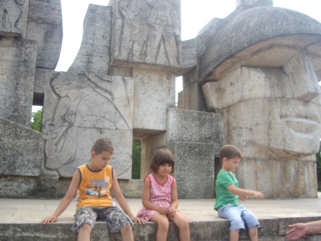 Carei monument - familia