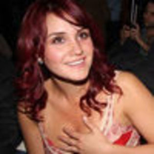 La-24-de-ani--Dulce-Maria-are-in-plan-un-album-si-o-carte