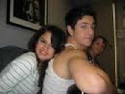 mm - david henrie si selena gomenz