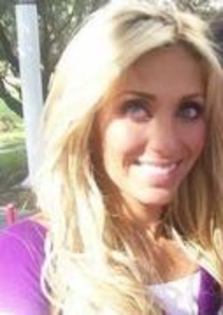19068504_GEHLVWLMF - 00 Anahi