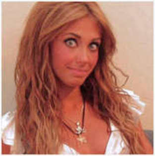 19068519_ATFZZGVEZ - 00 Anahi