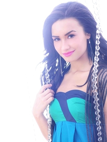 20651068_NQILMOAYS - Demi Lovato