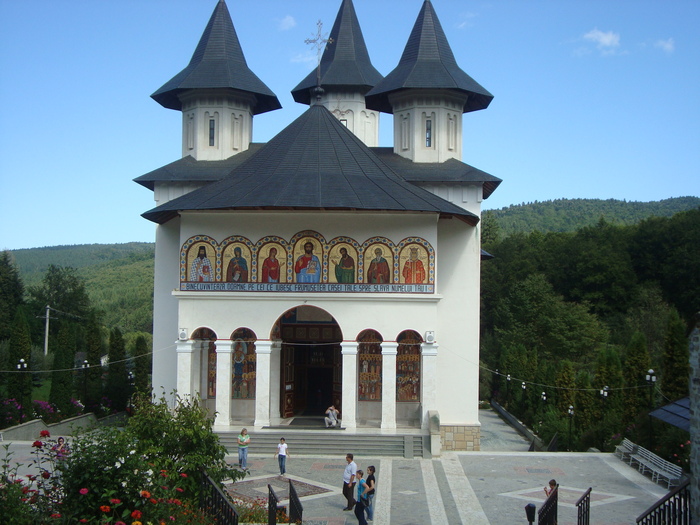 Shastria biserica noua - 6 Excursie2010 Neamt si Suceava