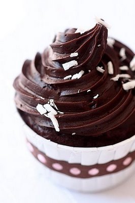 Briose cu ciocolata amaruie si cardamom