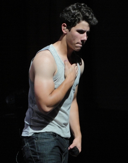 HOT-nick-jonas-15588853-600-759 - BIRTHDAY