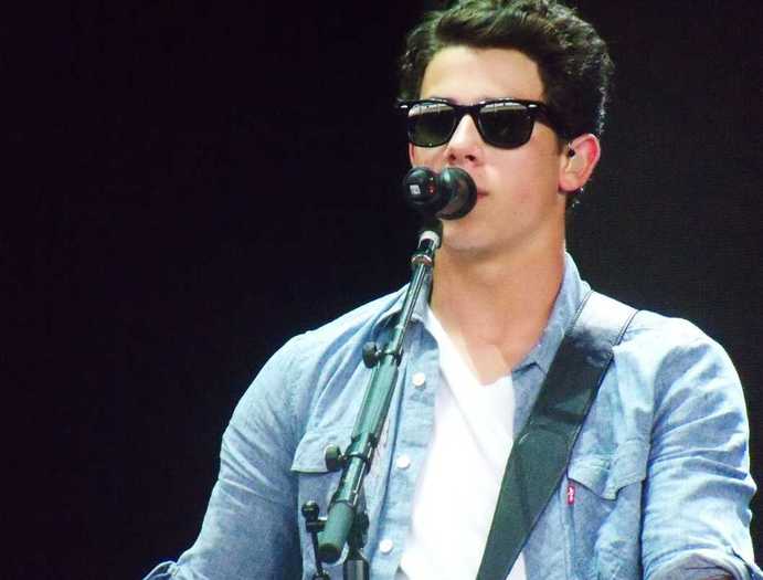 Tour-9-12-nick-jonas-15573010-1057-803 - BIRTHDAY