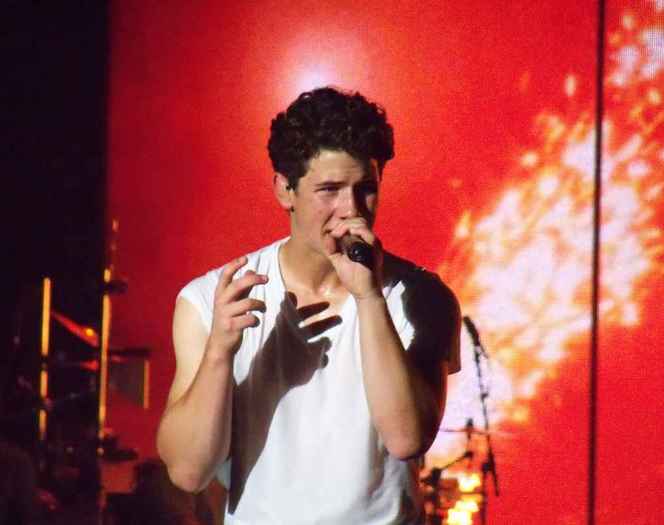 Tour-9-12-nick-jonas-15573011-1017-804 - BIRTHDAY