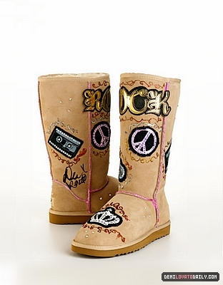 normal_001 - Boots designed by Demi for UGG