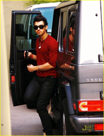 joe-jonas-jobros-still-together-01