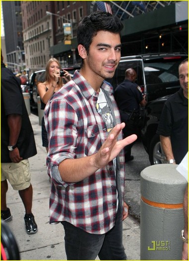 jonasbrothersbitebigapp - joe jonas