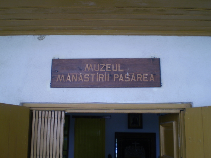 Intare Muzeului Manastirii Pasarea
