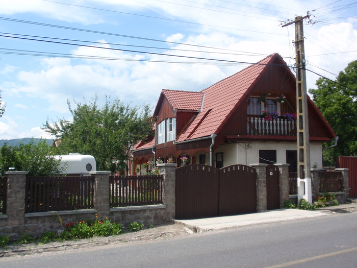 casa vazuta din strada