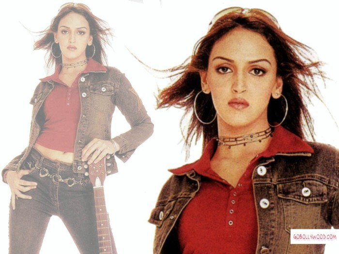 13592385_OAFQDKUAU - esha deol