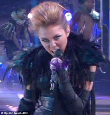 Miley-Cyrus-Cant-Be-Tamed-Sexy-Dancing-With-The-Stars-PHOTOS - CONCERTE MICHAEL JACKSON SI MILEY CYRUS
