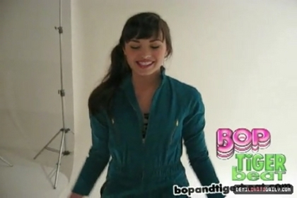 normal_PDVD_00005 - BOP AND TIGER BEAT MAG Demi Signature Dance Moves