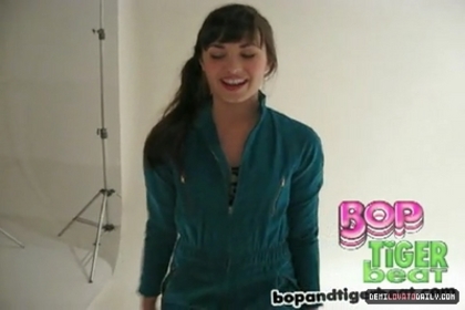 normal_PDVD_00008 - BOP AND TIGER BEAT MAG Demi Signature Dance Moves