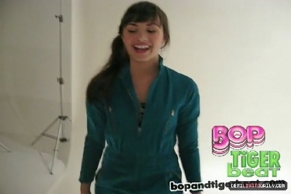 normal_PDVD_00010 - BOP AND TIGER BEAT MAG Demi Signature Dance Moves