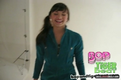normal_PDVD_00011 - BOP AND TIGER BEAT MAG Demi Signature Dance Moves