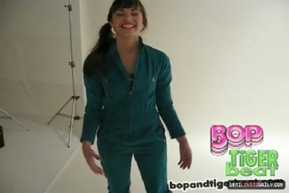 normal_PDVD_00025 - BOP AND TIGER BEAT MAG Demi Signature Dance Moves