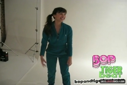 normal_PDVD_00035 - BOP AND TIGER BEAT MAG Demi Signature Dance Moves