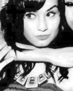 demi (26)