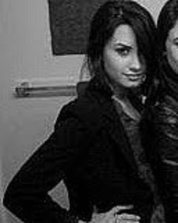 Demi (11)
