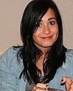 Demi (25)