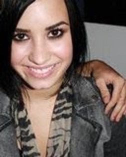 Demi (32)
