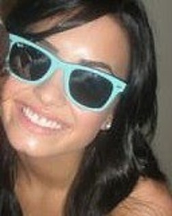 Demi (43)