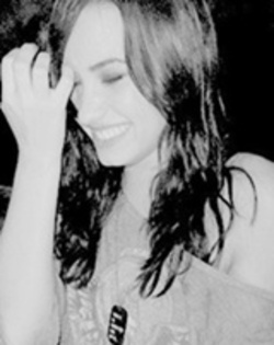 9 - demi lovato avatare
