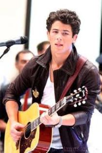 images (36) - Jonas Brothers-Nick