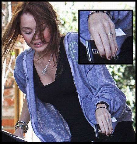 ring-on-miley-cyrus-finger - miley cyrus