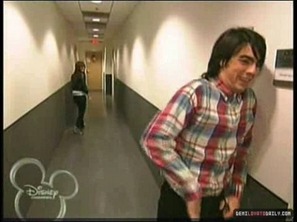 normal_PDVD_00016 - Jonas Brothers LIVING THE DREAM - Episode 3