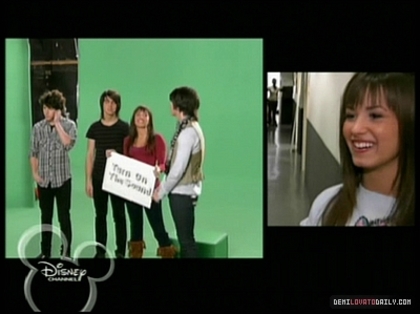 normal_PDVD_024 - Jonas Brothers LIVING THE DREAM - Episode 1