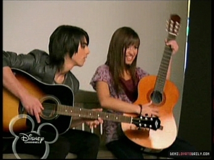 normal_PDVD_027 - Jonas Brothers LIVING THE DREAM - Episode 1