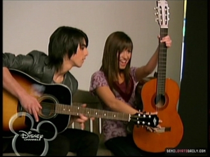 normal_PDVD_030 - Jonas Brothers LIVING THE DREAM - Episode 1