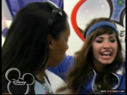 normal_PDVD_172 - DISNEY CHANNEL GAMES 2008 - Episode 4