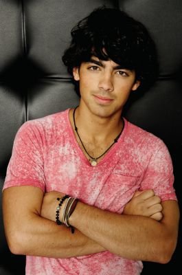 40776_104874022906868_100001528112260_34692_7017908_n - Joe Jonas