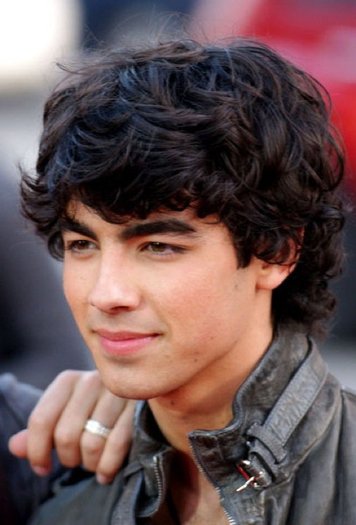 47219_136304226413659_100001022486909_206739_1152318_n - Joe Jonas
