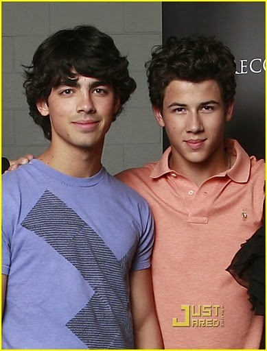 jonas-brothers-philips-arena-friends-01 - Joe Jonas