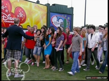 normal_PDVD_023 - DISNEY CHANNEL GAMES 2008 - Episode 1