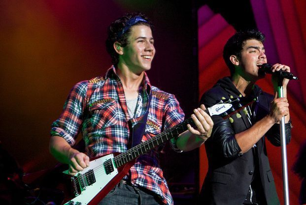 Jonas-Smile-3-nick-jonas-15652612-621-417 - Irvine