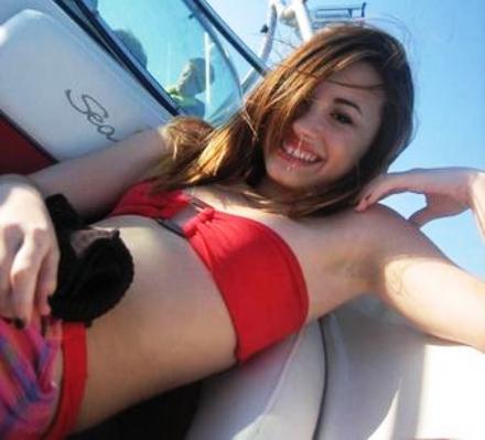 demi-lovato-bikini1