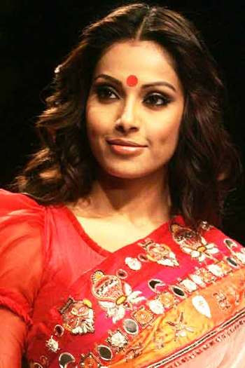 bipasha-basu-at-kolkata-fashion-week-2009-5 - Bipasha Basu