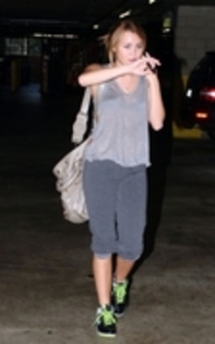 21748689_IMIIXGLAX - a poze sweet cu miley cyrus