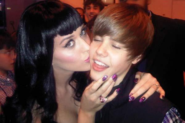 justin-bieber-girlfriend-kissing - justin biber