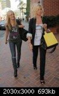 42209-alyson-and-amanda-michalka-shopping-in-bever - shopping in Beverly Hills