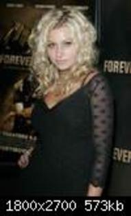 44247-alymichalka-foreverstrong-01-122-869lo