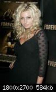 44274-alymichalka-foreverstrong-02-122-1017lo - Amanda and Alyson